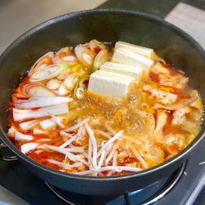 【清油火鍋】ワンタンが無限に食べれる火鍋スープ